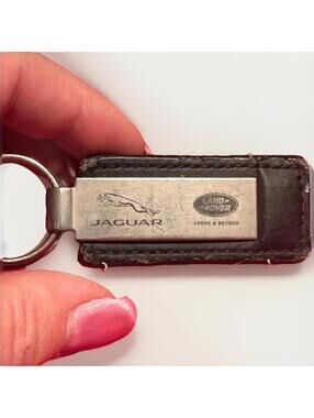 JAGUAR NORTH BETHESDA KEY CHAIN SILVER WITH BLACK COLOR JAGUAR